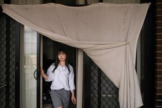从韩国来打工的女生Gabi Cho。图据《纽约时报》