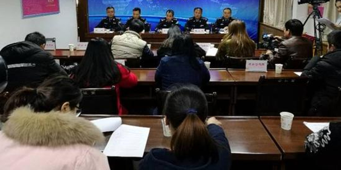 女学生多次遭殴打被脱衣拍视频 爷爷去理论也