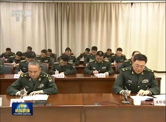 习主席视察第71集团军发表讲话,王印芳认真记录