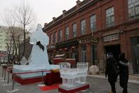 哈尔滨5米高冰财神 用冰22吨