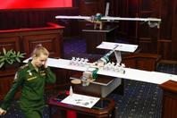 俄展示俘获的无人机 每架飞机携带10枚炸弹