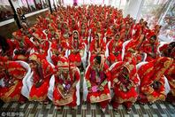 印度200对穆斯林新人举办集体婚礼场面壮观