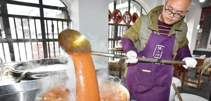 贵州遵义：熬制红糖迎春节