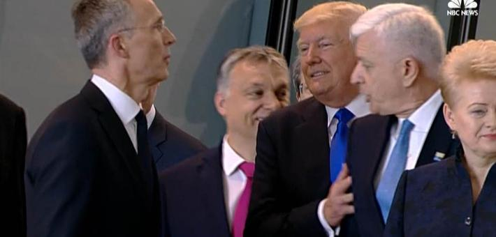 北约会议 特朗普一手推开黑山总理