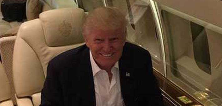 特朗普：我有合照专用假笑