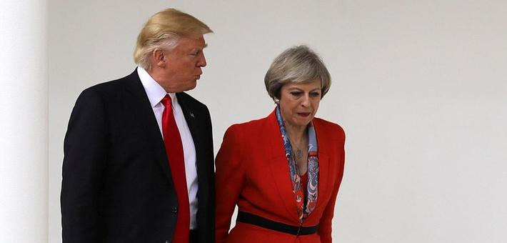 特朗普会晤英国首相特雷莎牵手同行