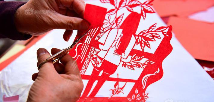 辽宁沈阳剪纸艺人用指尖传承文化