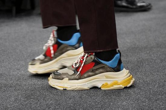 ▲巴黎世家的 Triple S 的中底也很重口,嫌弃脸。jpg