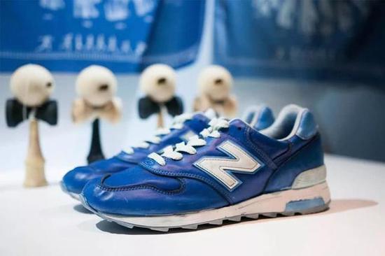 ▲New Balance x 蓝染品牌 BUAISOU 的合作款,超级限量!