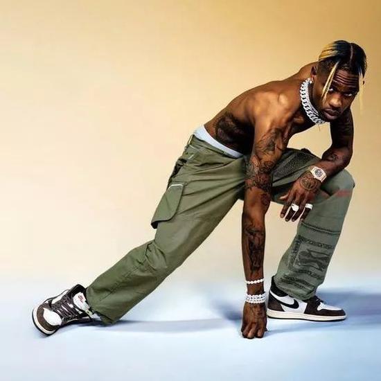 Travis Scott × Air Jordan 1“Cactus Jack”市场价:¥7800左右(42码)