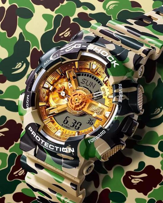极具收藏价值的A BATHING APE® x G-SHOCK25周年联名腕表。