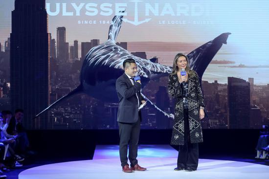 Ulysse Nardin雅典表首席市场及传讯官Francoise Bezzola(右)与雅典表北亚区及大中华区总裁张弛先生(左)