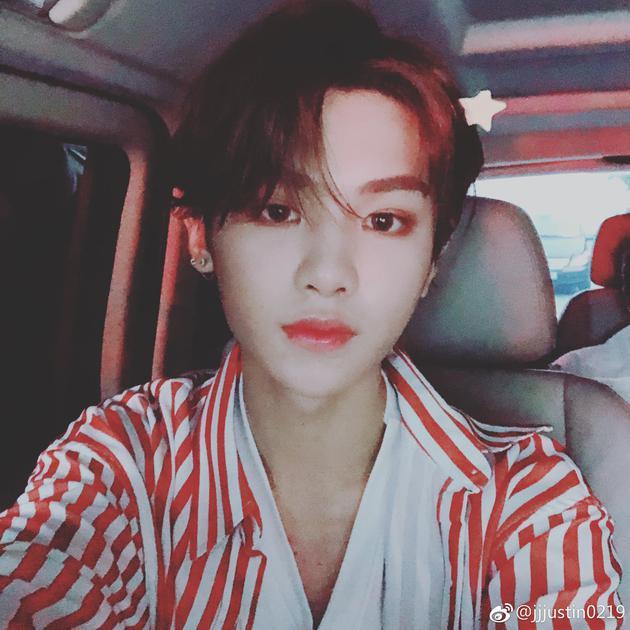 黄明昊