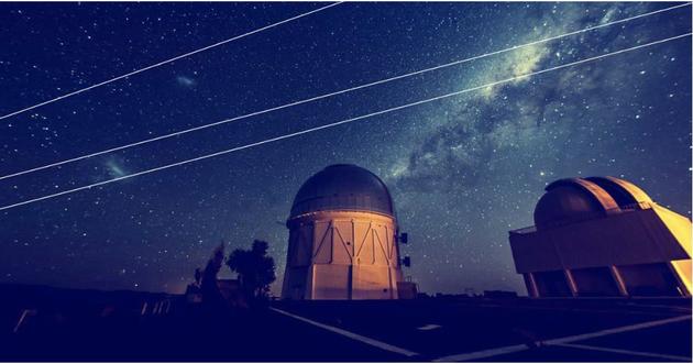 星空摄影师拍到的星链卫星。 版权:REIDAR HAHN/FERMILAB