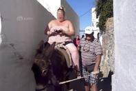 肥胖游客增多 爱琴海的驴被压脱皮