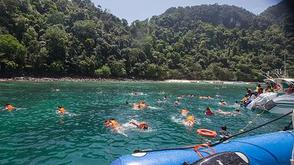 船与海面成90度角