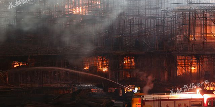 成都南城都汇八期在建工地发生火灾 暂无人员