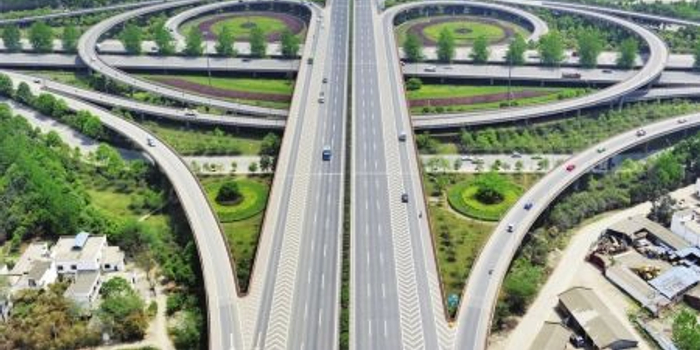 四川高速交警接管17条地方代管高速 报警电话