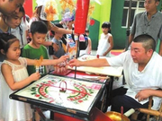 9岁学艺 成都街头糖画艺人41年糖画上百种图案