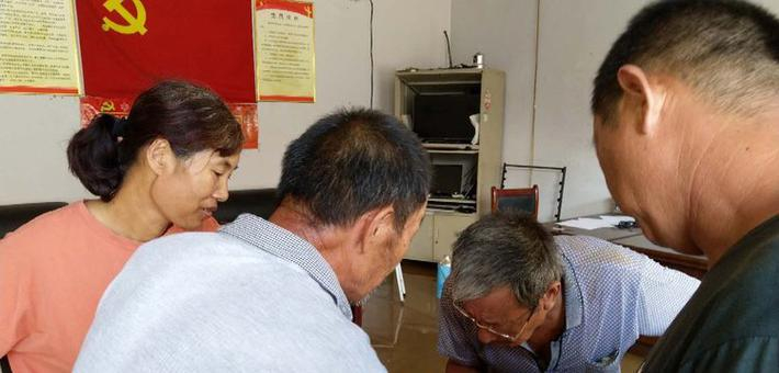 寿光一村电器几乎全毁，村支书分发物资