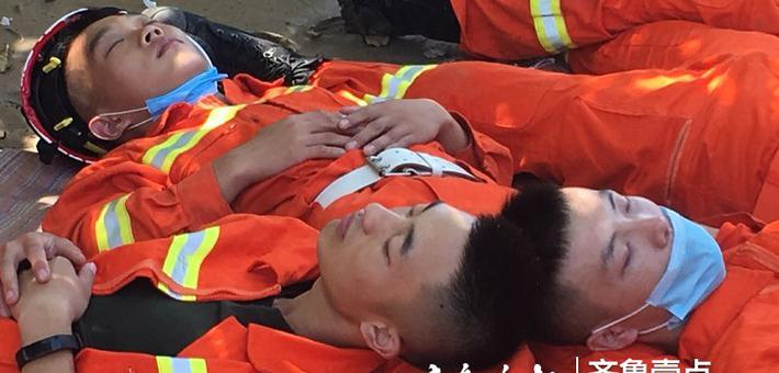 别出声，让他们睡一小会儿