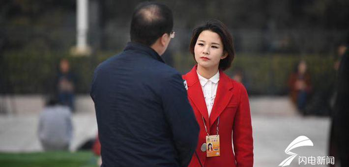 全国两会上的“红色”格外亮眼