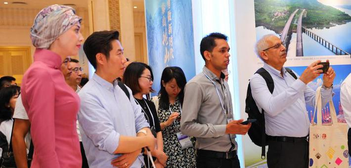 境内外嘉宾参观体验山东省非物质文化遗产