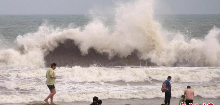 受台风“利奇马”影响 青岛海面风浪增大