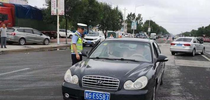 寿光救灾现场：通往绝口的路被管制