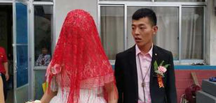 洪水围困 婚礼照样举行