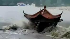 山东临朐句月湖亭被冲毁