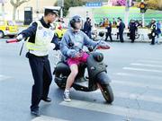 长宁一路口1小时违法20多起
