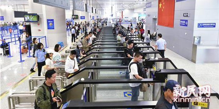 老外变造护照过境偷渡 冒用姐姐照片改小年龄