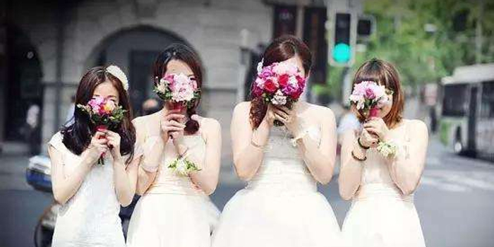 520结婚季:职业伴娘受欢迎 每场每人千元左右