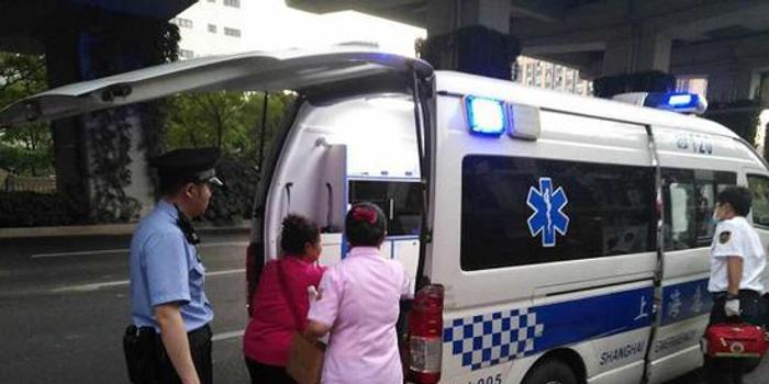 乘客瘫引起瘦脸站疑因服食减肥药过度开始心肿完天了针打轻轨第三坐在的脸图片