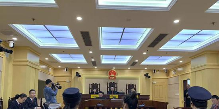 女子高买低卖迪士尼门票套现700余万元 4个月