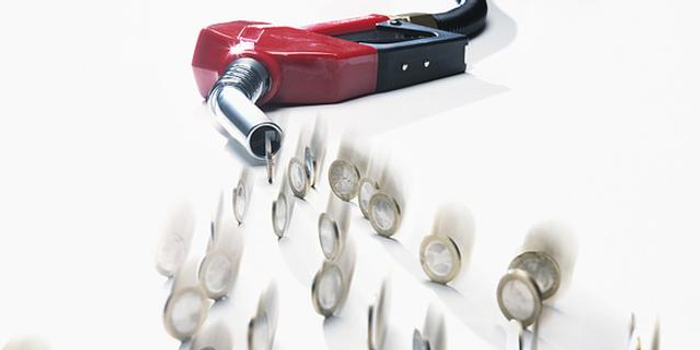 上海原油期货上市满月 成交量破66万手