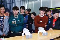 台湾棒球队员参观博物馆走进科技公司 感受深圳历史与未来