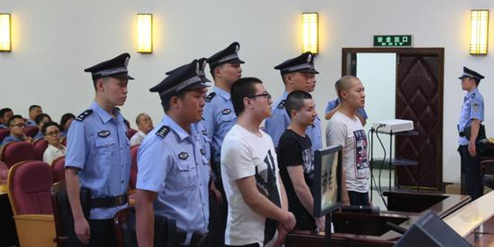 西安碑林区法院公开审理典型黑恶势力案件