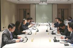 中国银行监事长王希全会见韩国贸易协会会长金荣柱