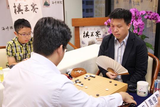 宝岛两代棋王大斗七番胜负　周俊勋第五局挽救赛点胜王元均