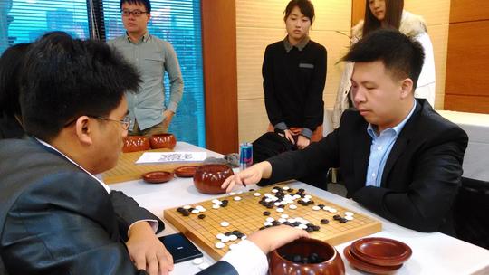 宝岛两代棋王大斗七番胜负　周俊勋第五局挽救赛点胜王元均