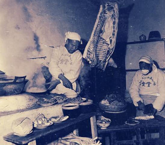 1958年代人民公社大食堂现状，吃饭不花钱，努力搞生产