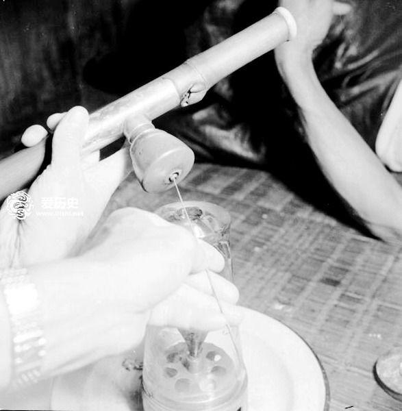 50年代香港大烟馆的真实情景 港英政府边捞钱边说吸毒无害