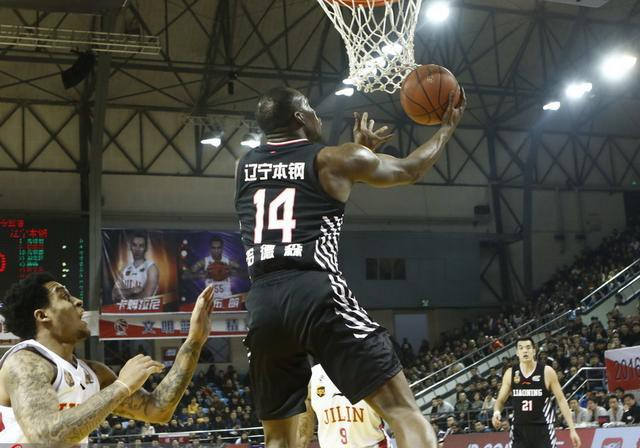 哈神炮轰主帅引火上身 网调球迷主张炒掉他