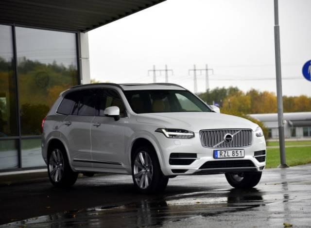 豪华SUV对对碰，沃尔沃XC90 T6对比宝马X5 28i