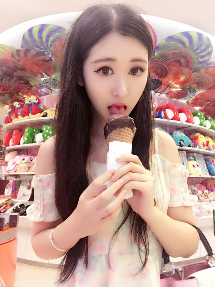 网络红人沈梦瑶 教你吃冰淇淋的15种姿势