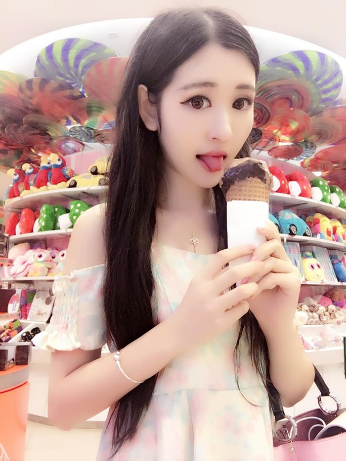 网络红人沈梦瑶 教你吃冰淇淋的15种姿势