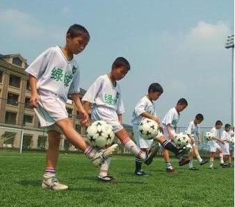 绿城的降级证明中超重视青训不如金元球队，这实属中国足球的悲哀