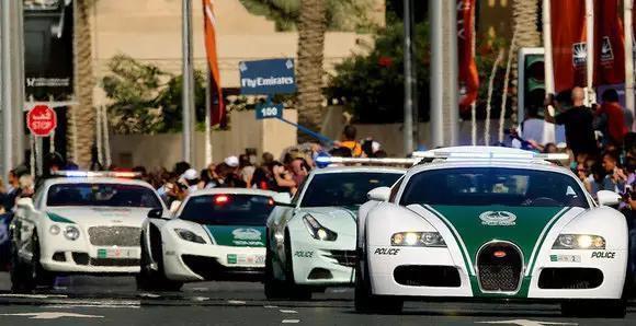 除了迪拜的超级警车，这个国家的警车也不错！